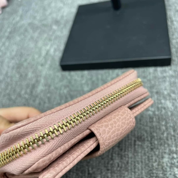 100% Authentic Gucci Leather Wallet 215-10924 - Picture 9 of 12